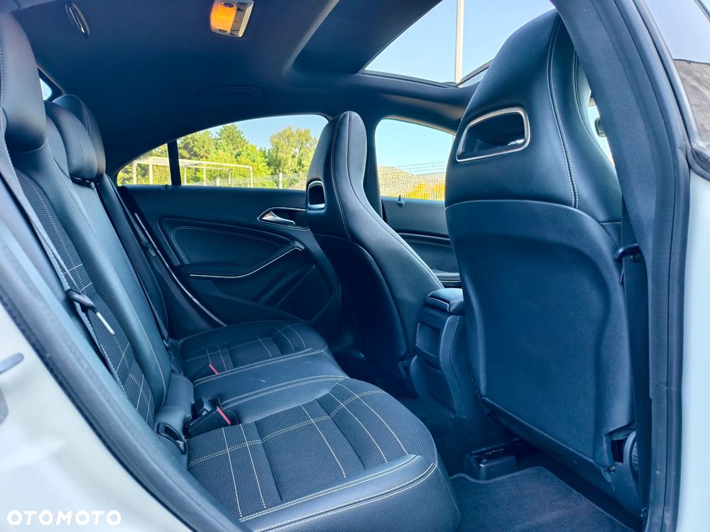 Mercedes-Benz CLA 200 7G-DCT - 14