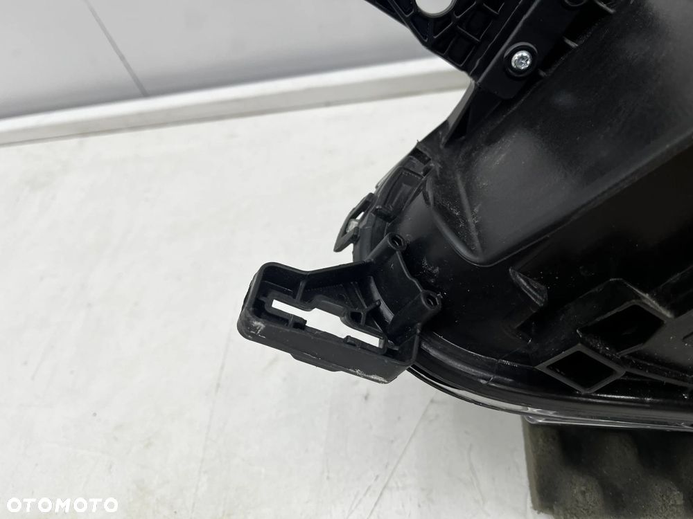 Lampa reflektor Toyota ProAce Expert Jumpy Scudo Ulysse Vivaro C Life 23r.- LIFT EU prawa przednia E - 23