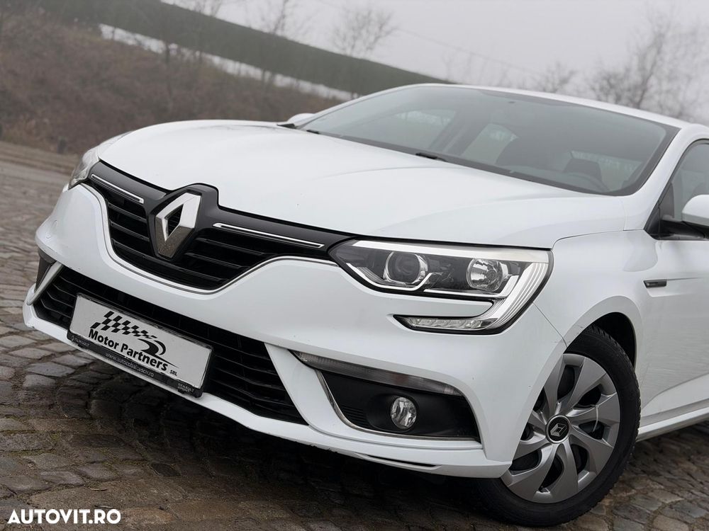 Renault Megane TCe Business - 12