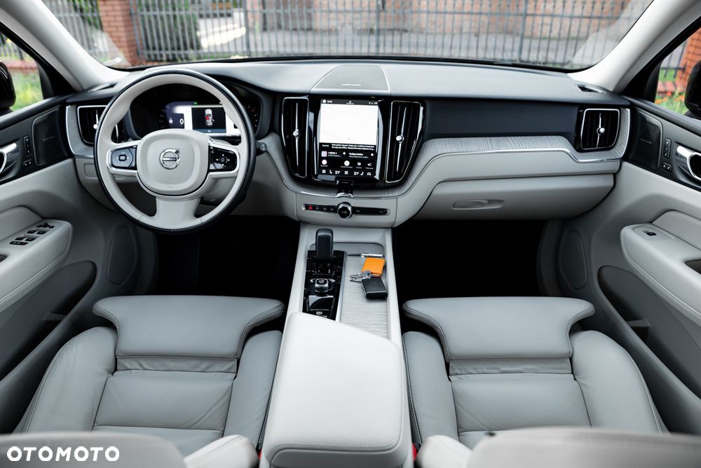 Volvo XC 60 D5 AWD R-Design - 26