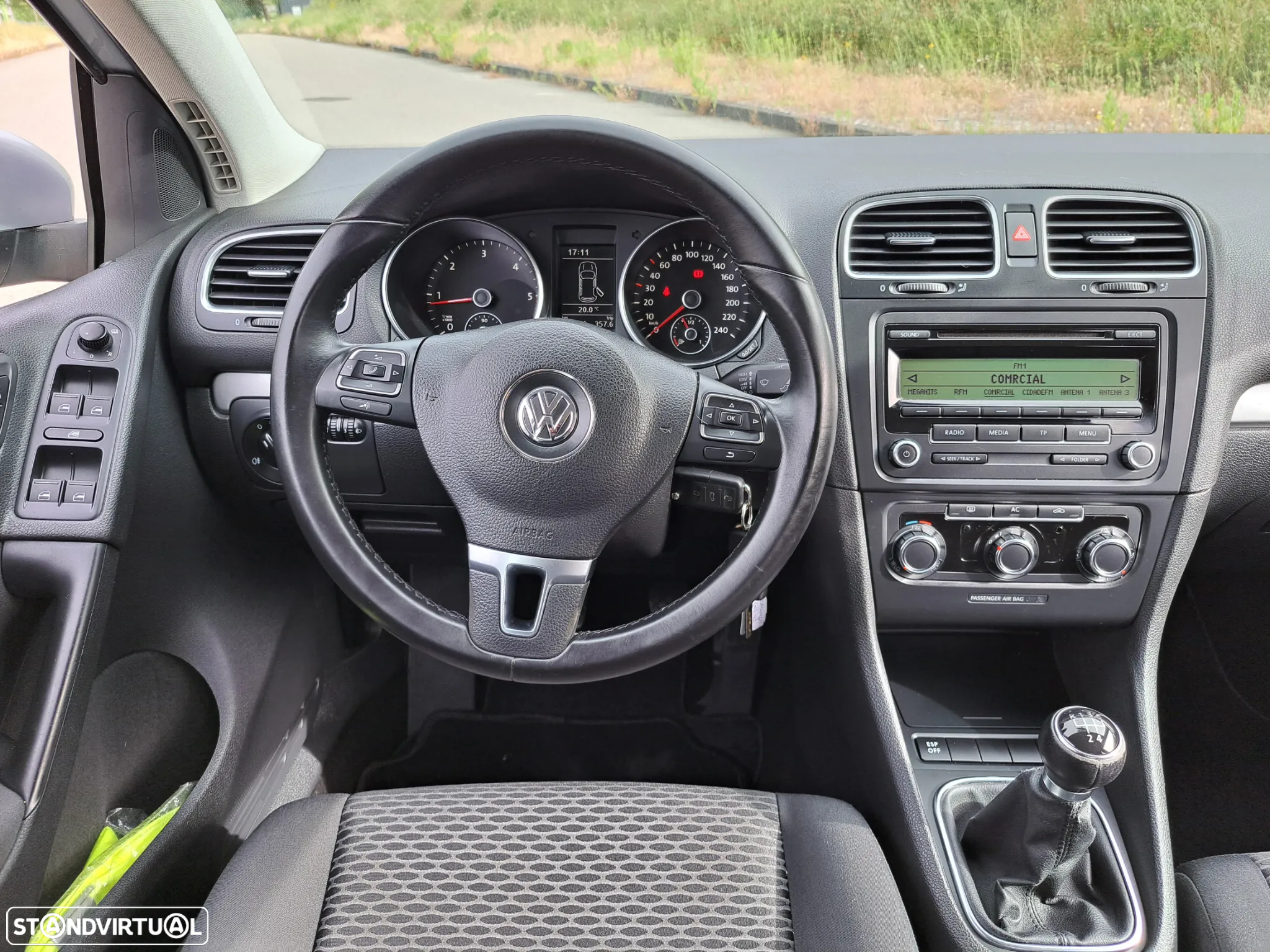 VW Golf 2.0 TDi Confortline - 17