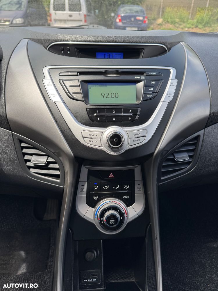 Hyundai Elantra 1.6 MPi Exclusive - 22