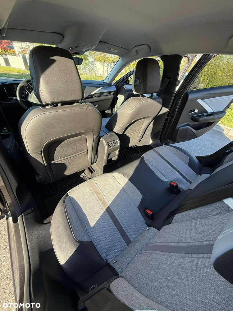 Opel Astra 1.2 T Elegance S&S - 8