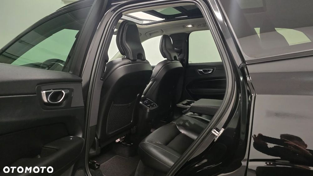 Volvo XC 60 B5 D AWD Ultimate Dark - 6