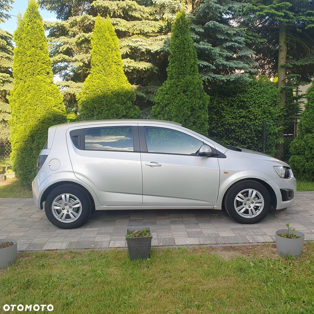 Chevrolet Aveo 1.4 16V LS Design+ - 11