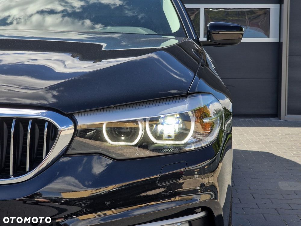 BMW Seria 5 530d Sport Line - 10