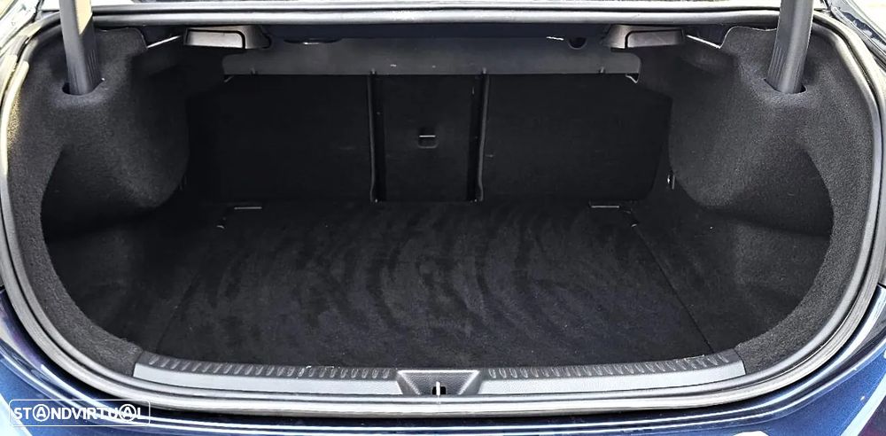 Mercedes-Benz A 180 Limousine d AMG Line Aut. - 32