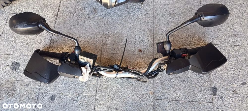 TRIUMPH TIGER 800XC KOŁO FELGA PRZÓD  KIEROWNICA HALOGENY CHŁODNICA SZYBA LICZNIK ZEGARY XRT - 15