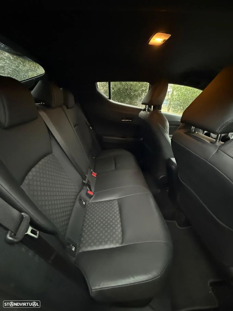 Toyota C-HR 2.0 Hybrid Lounge - 6