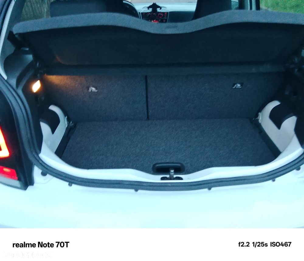 Volkswagen up! 1.0 Black Style - 6