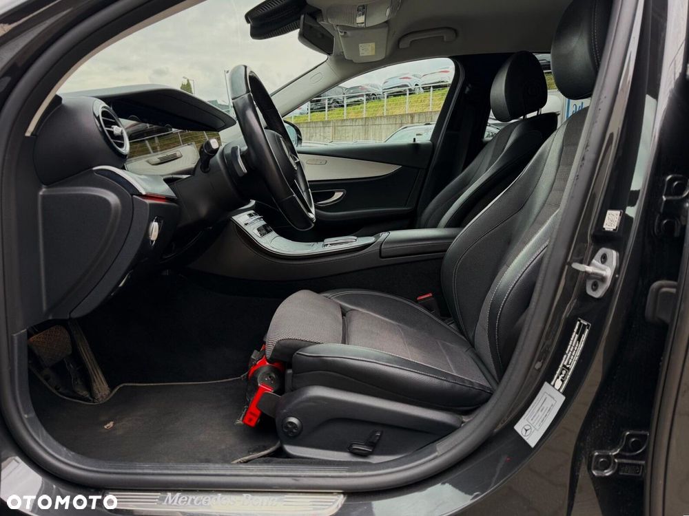 Mercedes-Benz Klasa E 220 d 4-Matic AMG/Avantgarde - 12