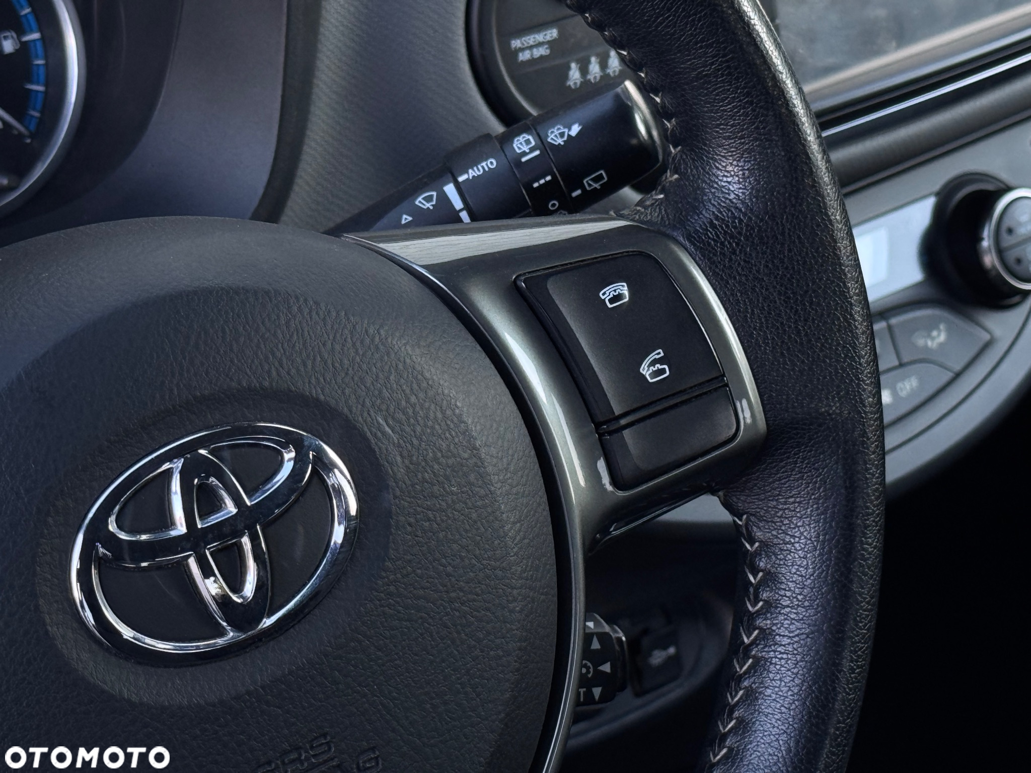 Toyota Yaris Hybrid 100 Premium - 27