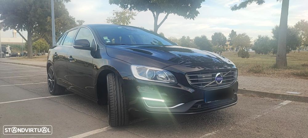 Volvo V60 2.4 D6 R-Design AWD Phev - 2