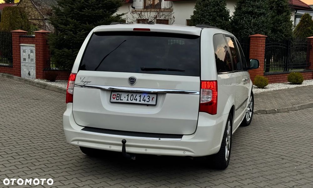 Lancia Voyager 2.8 Multijet 16v Platinum - 16