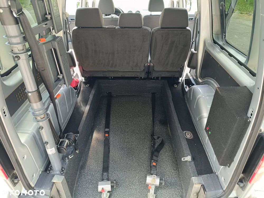 Volkswagen Caddy Maxi Trendline DSG - 17