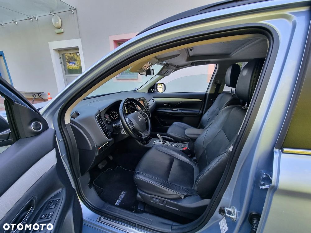 Mitsubishi Outlander Instyle NAVI + - 10