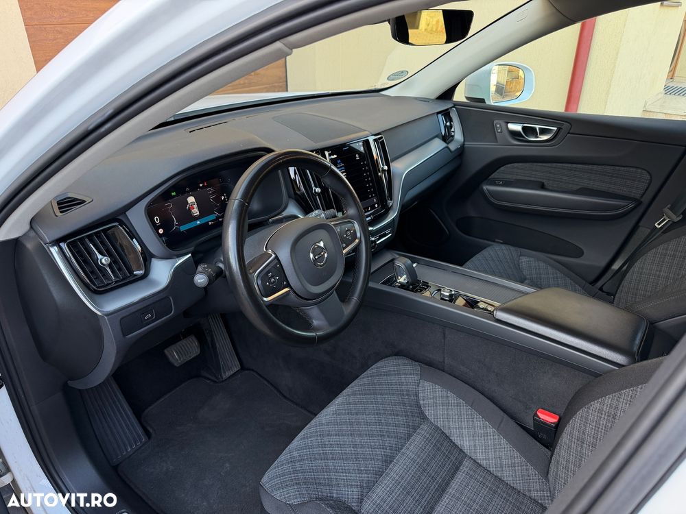 Volvo XC 60 B4 MHEV AWD Momentum Pro - 13