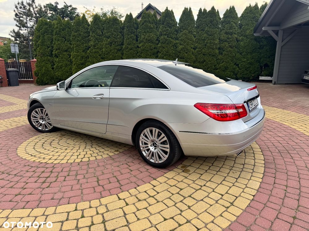 Mercedes-Benz Klasa E 350 CGI Cabrio BlueEFFICIENCY 7G-TRONIC Avantgarde - 4