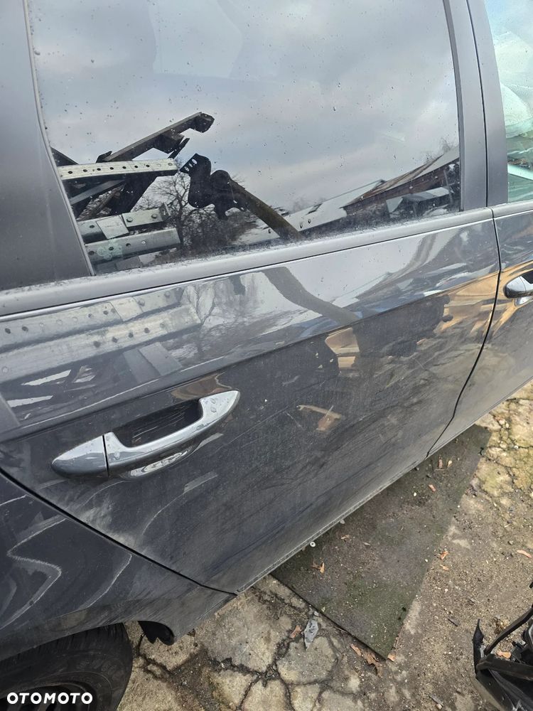 Drzwi prawy tył vw Passat B7 kombi w kolorze LI7F - 1