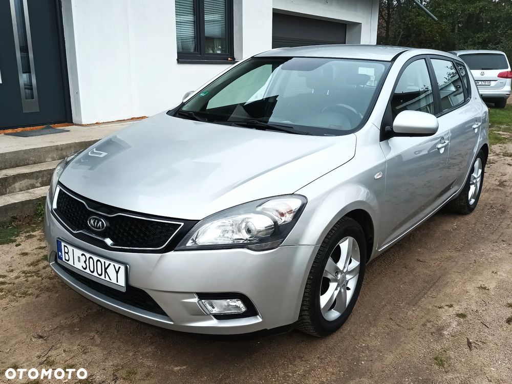 Kia Ceed 2012 photo 4