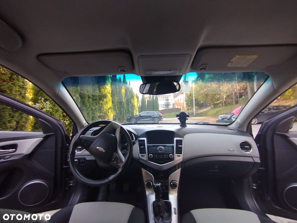 Chevrolet Cruze - 24
