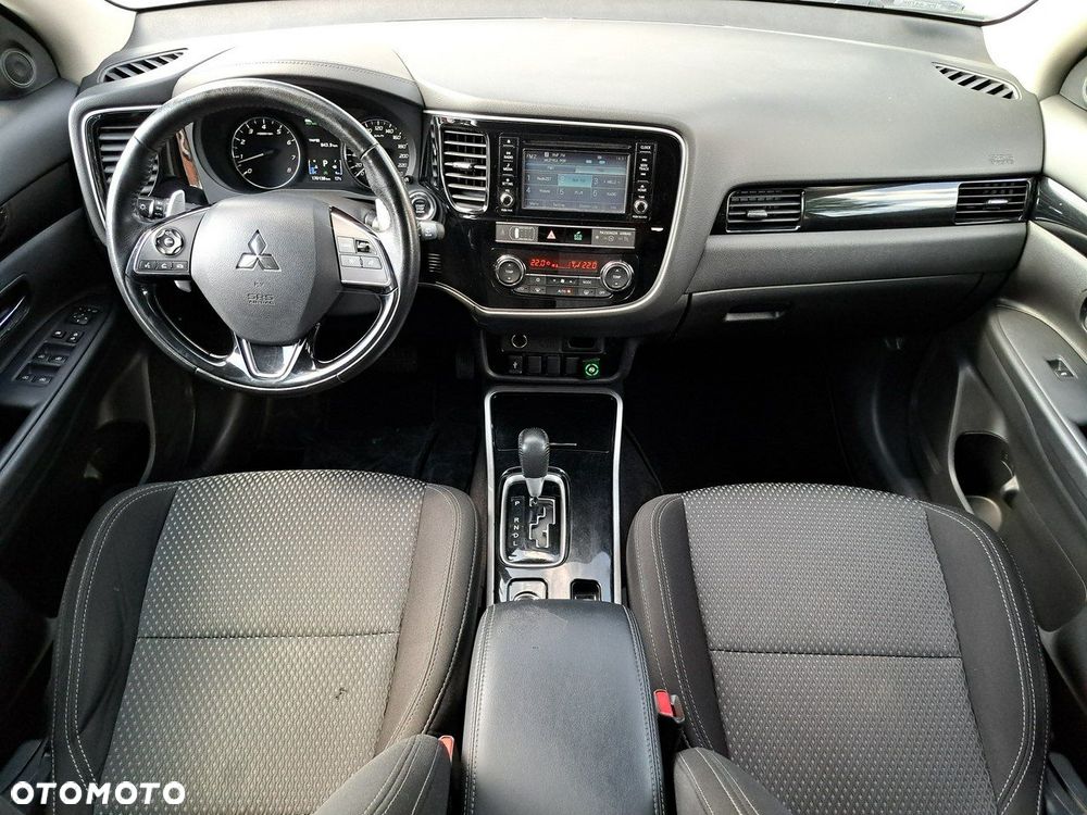 Mitsubishi Outlander 2.0 Instyle SDA 4WD CVT - 18