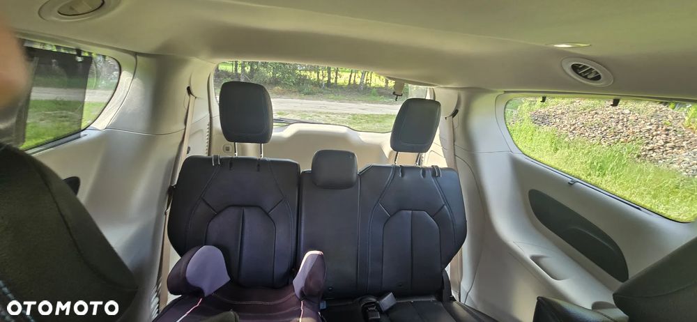 Chrysler Pacifica - 6