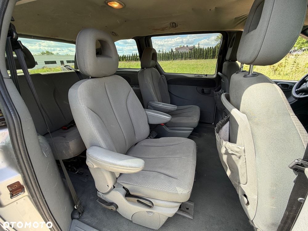 Chrysler Voyager 2.8 CRD LX - 12