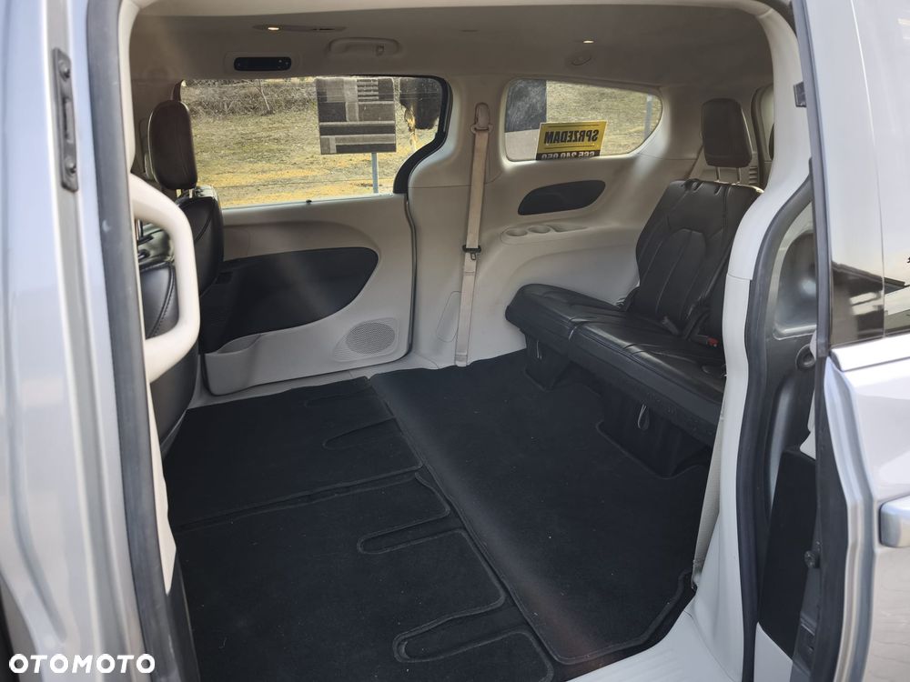 Chrysler Pacifica - 10
