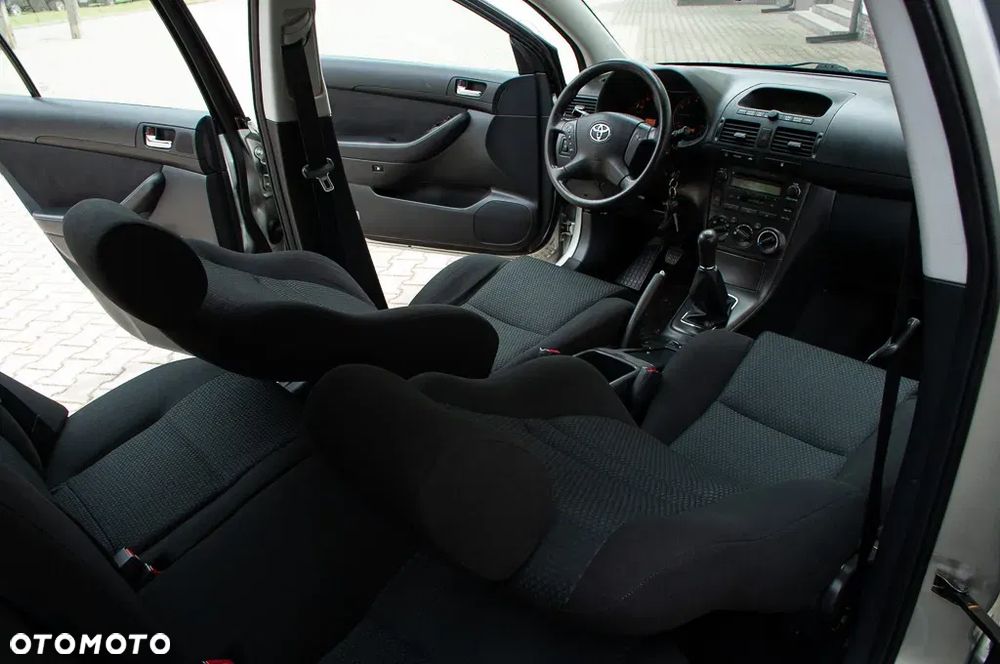 Toyota Avensis 1.8 VVT-i Combi - 24