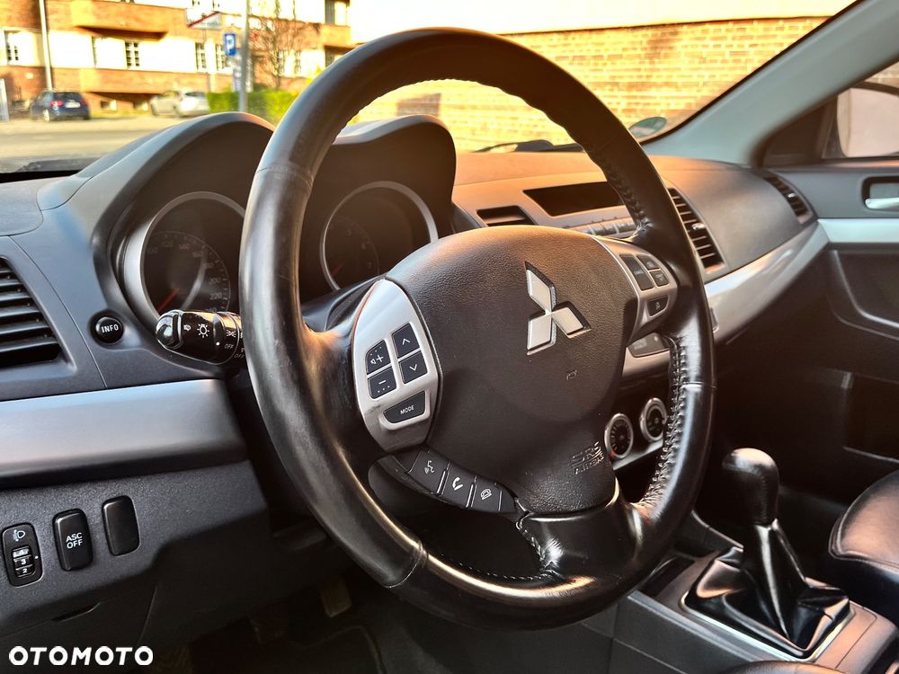 Mitsubishi Lancer 1.8 Intense - 13