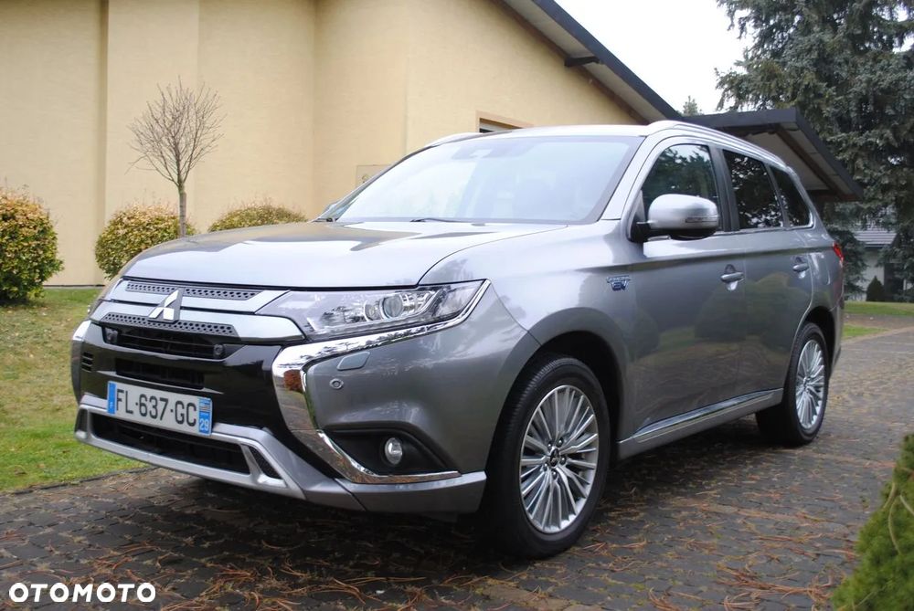 Mitsubishi Outlander - 2