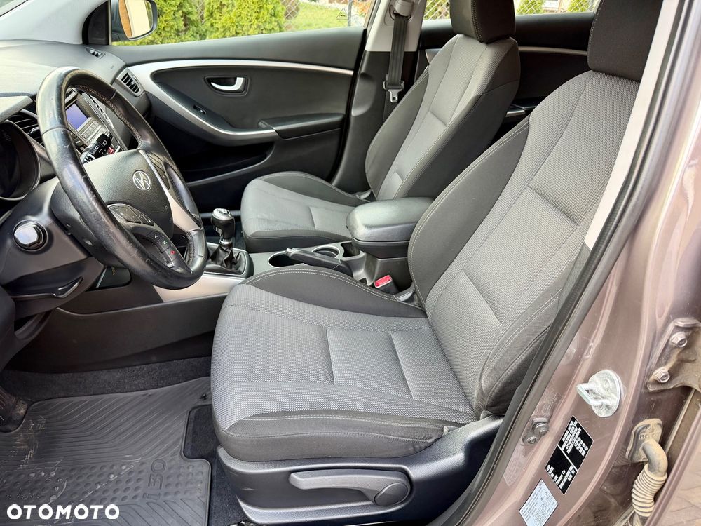 Hyundai i30 1.6 Trend - 16