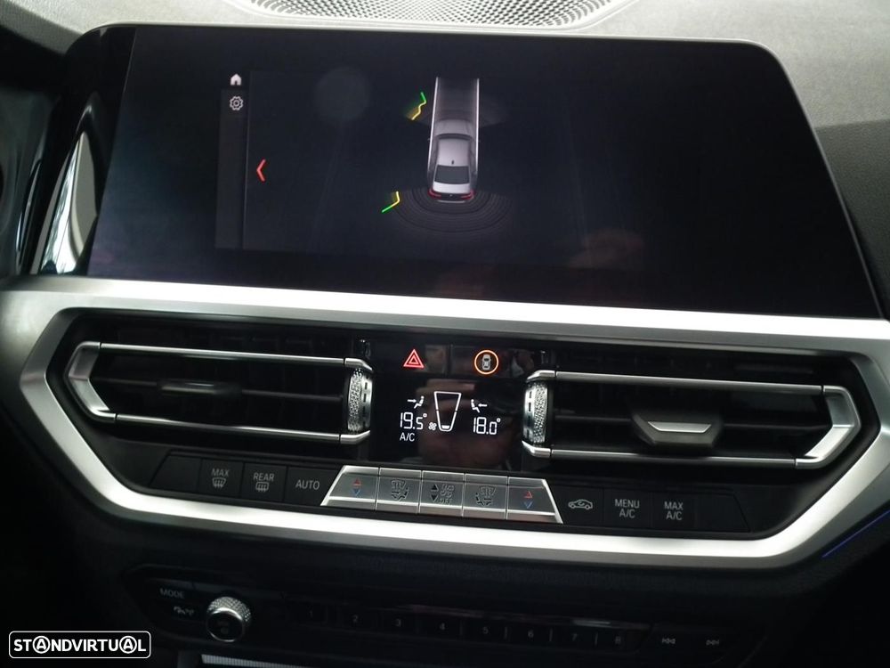 BMW 318 d Line Sport - 26