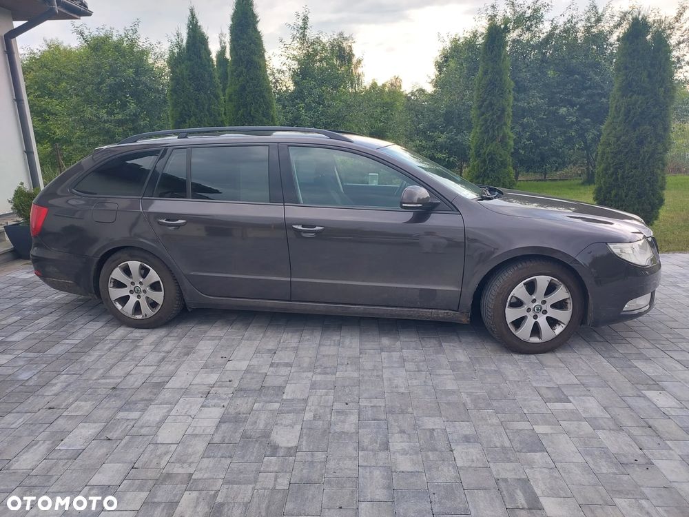 Skoda Superb 2011 photo 5