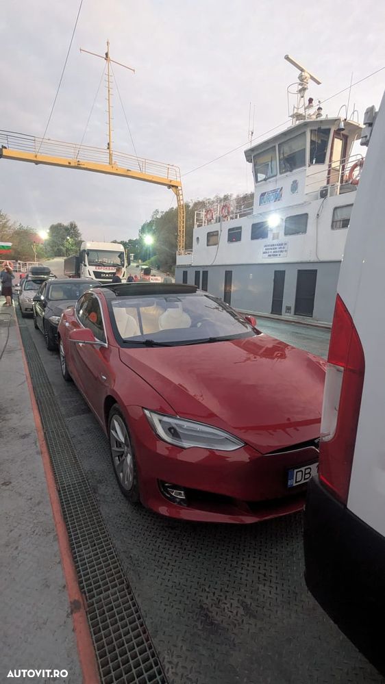 Tesla Model S - 29