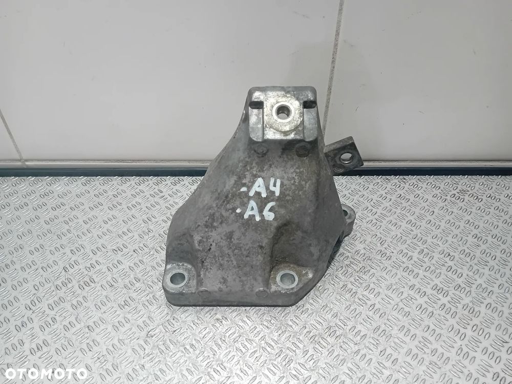 łapa silnika Audi A4 8E0199308AK - 2