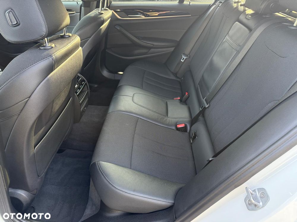 BMW Seria 5 530d Sport Line - 10