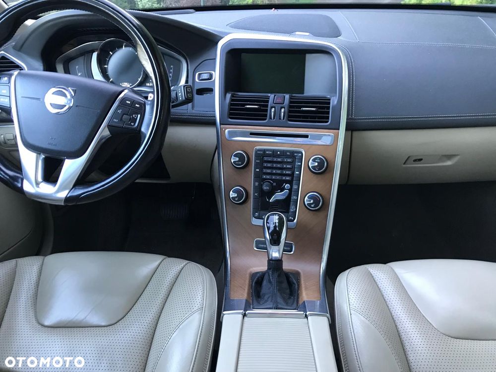 Volvo XC 60 D5 AWD Summum - 8