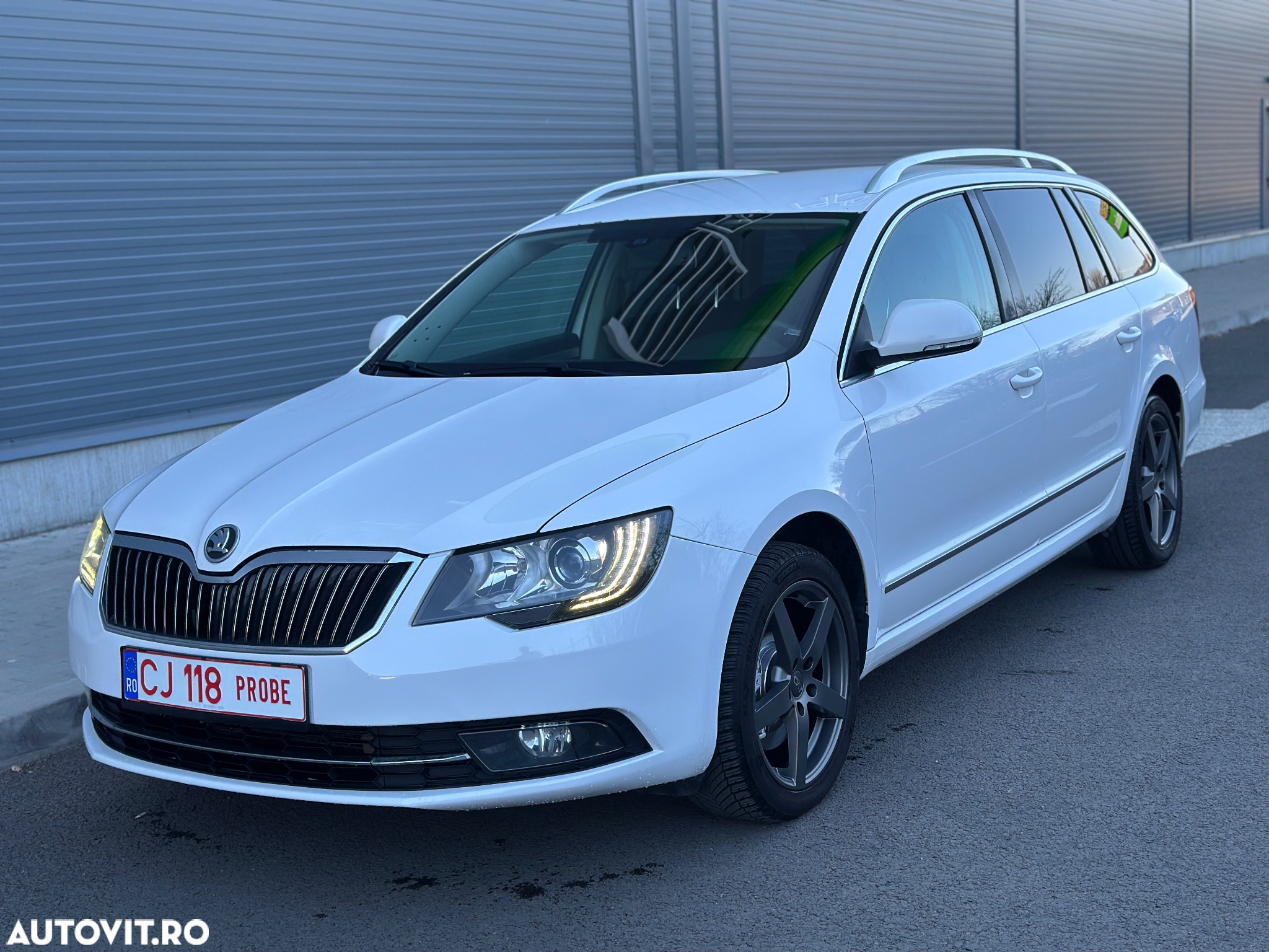 Skoda Superb Combi 2.0 TDI DSG Ambition - 14