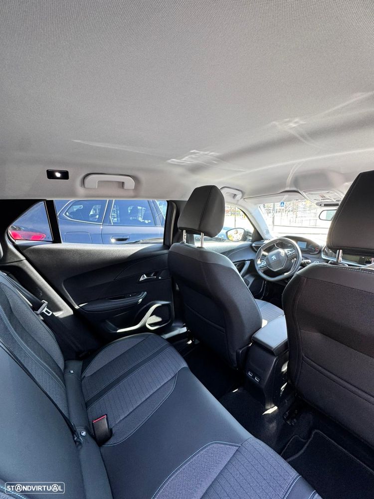 Peugeot e-2008 Allure - 10