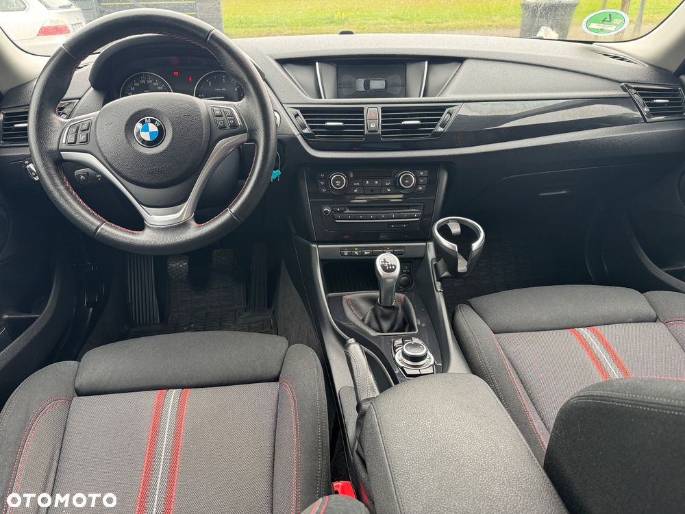 BMW X1 sDrive18d Sport Line - 23