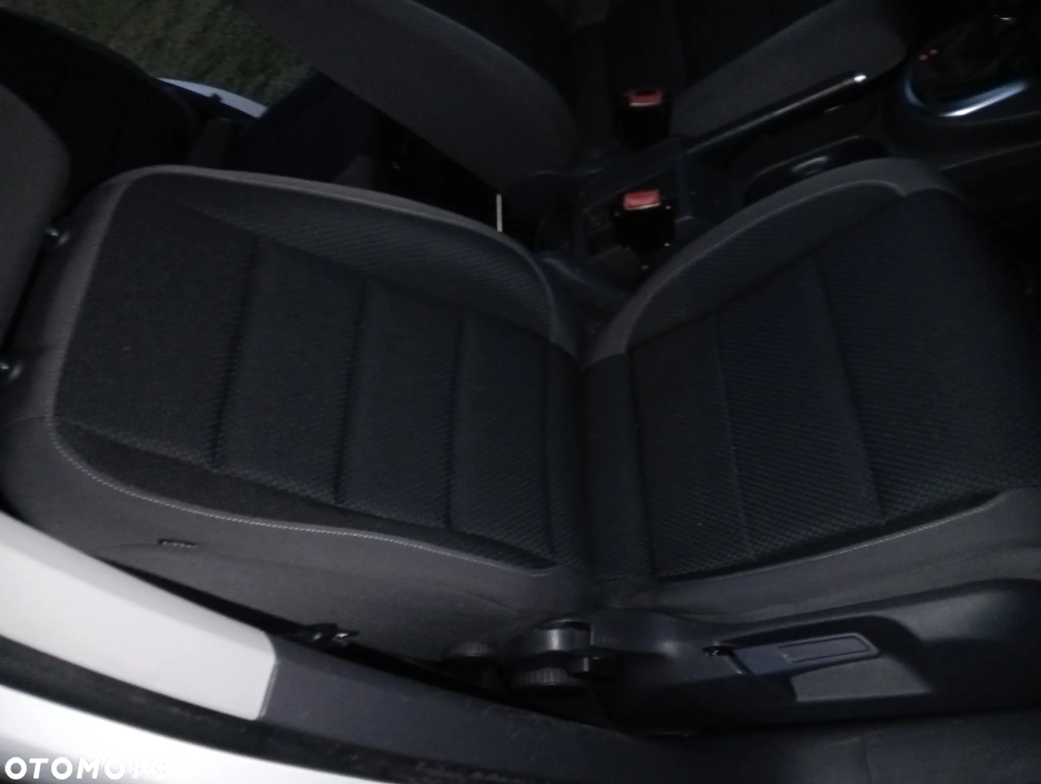 Volkswagen Touran 2.0 TDI DPF BlueMotion Technology DSG Comfortline - 37