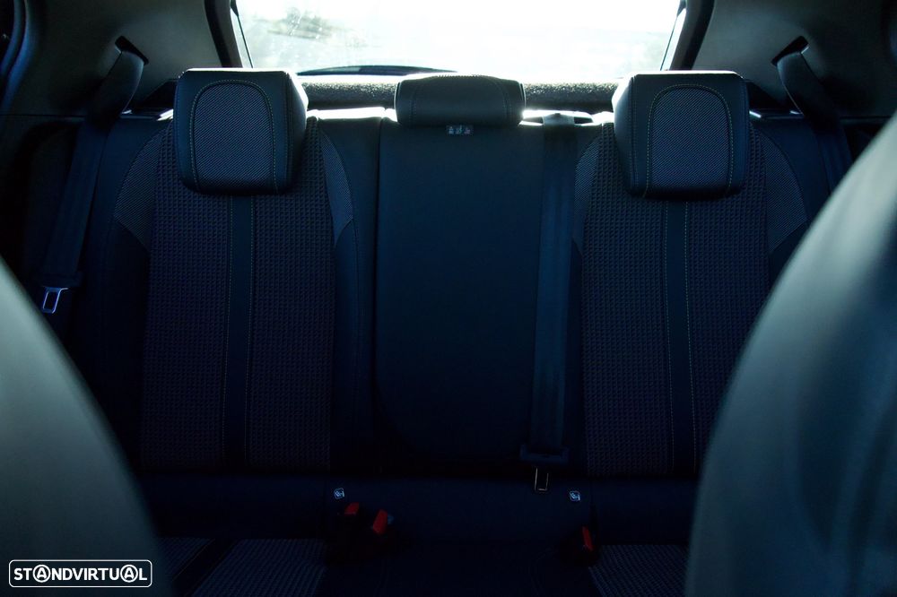 Peugeot 2008 1.2 PureTech GT EAT8 - 47