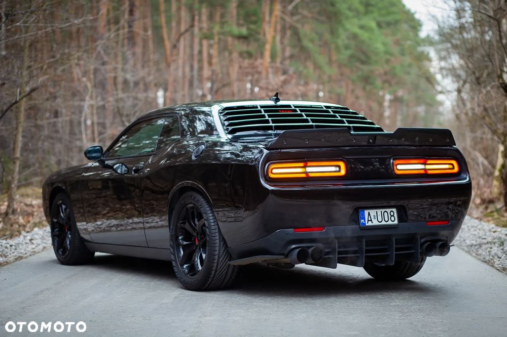Dodge Challenger - 16