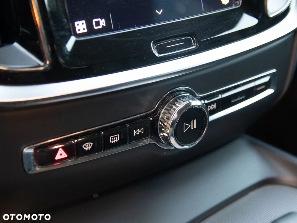 Volvo V60 Cross Country B4 D AWD - 23