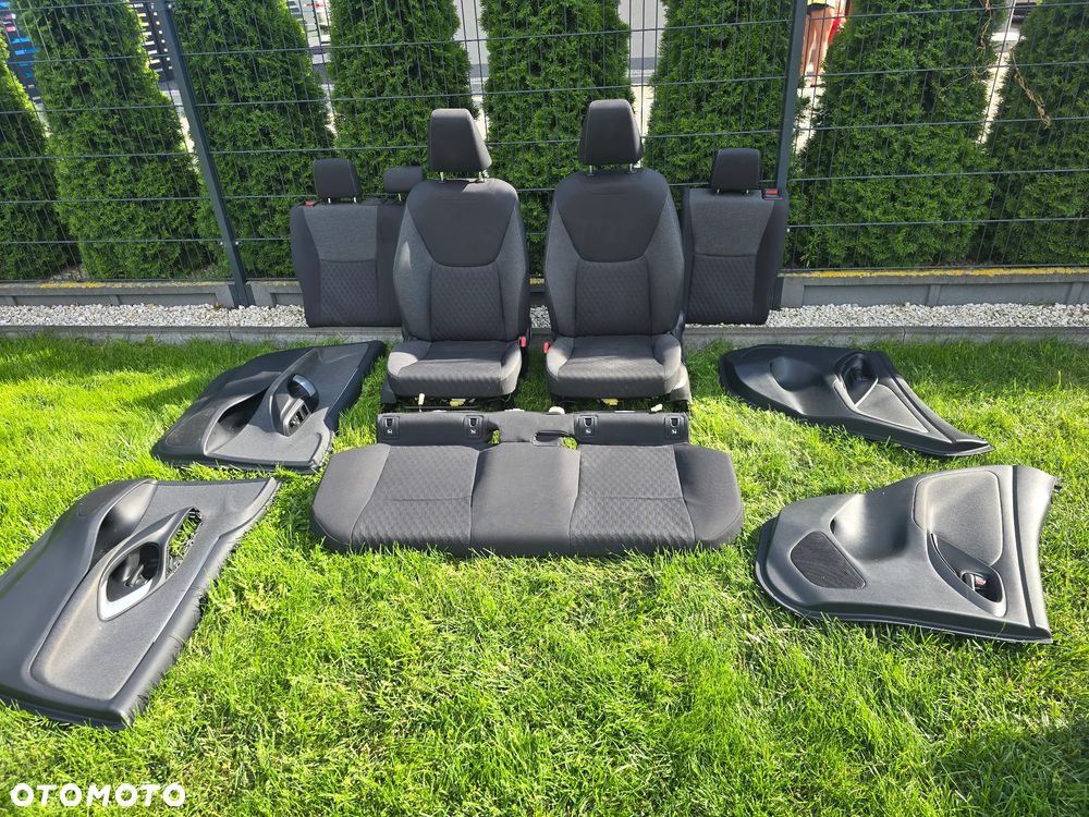 TOYOTA YARIS IV FOTELE KANAPA WNĘTRZE EUROPA - 1