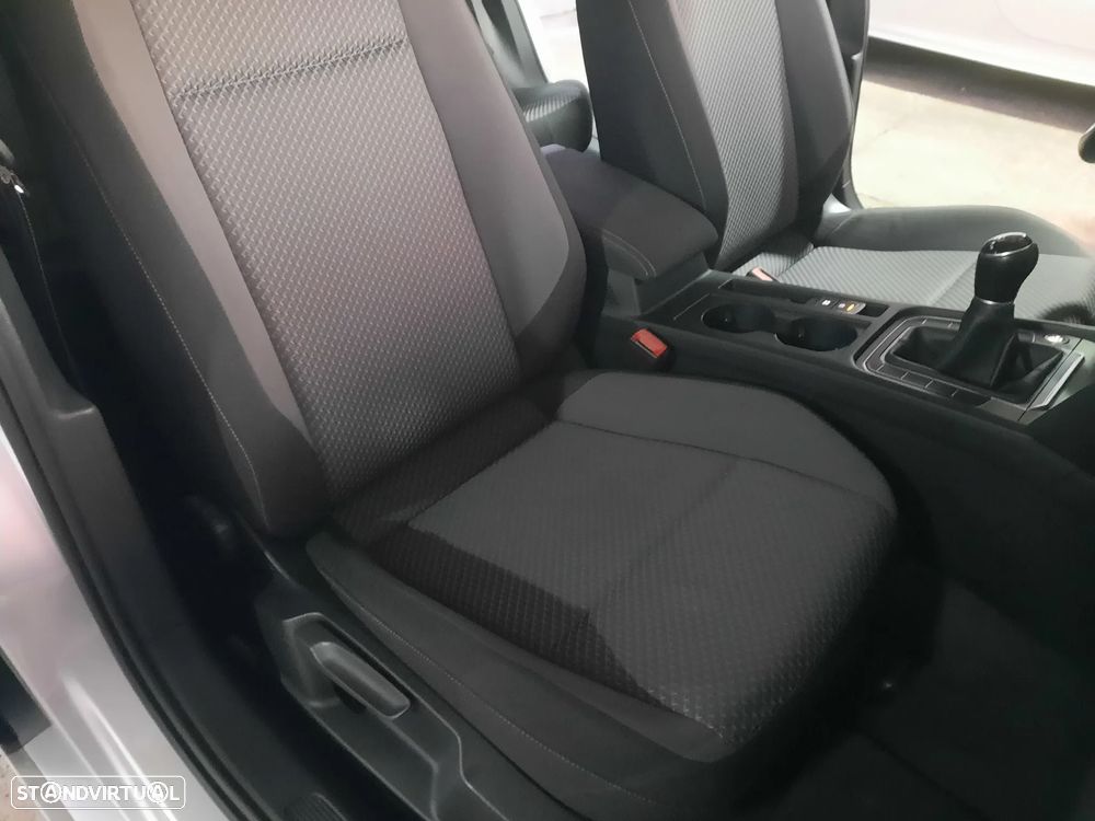 VW Passat 1.6 TDI BlueMotion - 31