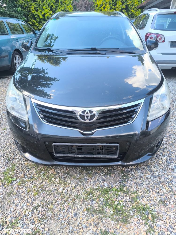 Toyota Avensis - 1