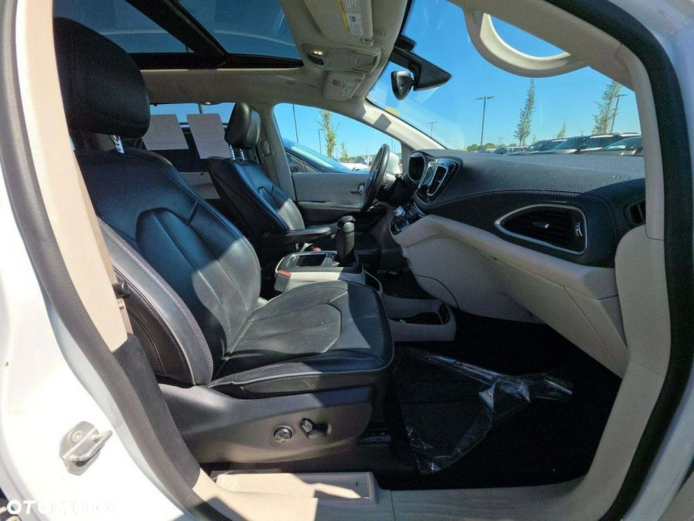 Chrysler Pacifica - 6